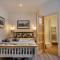 Dizzy Lows Modern 1 Bedroom Swanage Apartment with Sea View