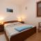 Apartment in Stara Novalja with sea view, balcony, air conditioning, WiFi (4897-2)