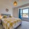 Brent House - 4 bedroom home close to shops, harbour & beaches