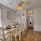 Brent House - 4 bedroom home close to shops, harbour & beaches