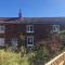 Large Cottage, Beach, Pubs Shops, Netflix, BBQ, Dog Friendly