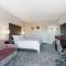 Orangewood Inn & Suites Kansas City Airport