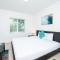 Spacious entire Apartment with Free Parking