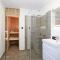 Beautiful Home In Lembruchdümmer See