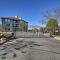 Pool and Dock Access Lakefront Hot Springs Condo! - 温泉城