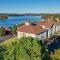 Pool and Dock Access Lakefront Hot Springs Condo! - 温泉城