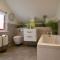 Blachington Cottage, Stunning and Central By Air Premier