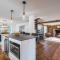 The Villa - Industrial Farmhouse with Hot Tub