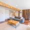 The Villa - Industrial Farmhouse with Hot Tub