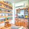 Colorful Golden Getaway with Panoramic Views!
