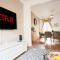 Spacious House in City Centre - Sleeps up to 9 - Free Parking, Super-Fast Wifi, Garden, Balcony, and Smart TV with Virgin TV and Netflix by Yoko Property - Northampton