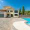 Beautiful Home In Bosa With Wifi, 3 Bedrooms And Outdoor Swimming Pool