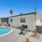 Luxury Pool Villa // 5BD 4BA - ميامي