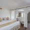 Swaroop Vilas - Lake Facing Boutique Hotel