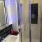 Spacious, modern 3 bedroom luxury flat in centre location