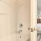Classy Getaway with Deck and Yard Less Than 1 Mi to Beach - Ривергед