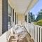 Classy Getaway with Deck and Yard Less Than 1 Mi to Beach - Ривергед