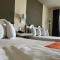 HOTEL LOS ROBLES