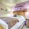 Rustic Condo with Deck Less Than 1 Mi to Angel Fire Resort! - أنجل فاير