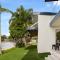 Encore five nine ? luxurious absolute beach front apartment - Soldiers Point