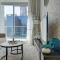 Upgraded Apartment w Partial Burj Khalifa View - Dubaj