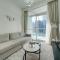 Upgraded Apartment w Partial Burj Khalifa View - Dubaj