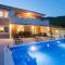 Villa Ivano with heated pool&sea&mountain view