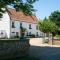 Hall Farmhouse.. dog friendly, large outdoor pool, BBQ and fire pit - Kings Lynn