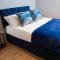 City Centre 2 Bed Flat Sleeps 3 for Work and Leisure with Free Wifi by Amazing Spaces Relocations Ltd - 沃灵顿