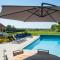Hall Farmhouse.. dog friendly, large outdoor pool, BBQ and fire pit - Kings Lynn