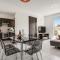 Lovely 2 Bedroom Family Apartment w/ Pool