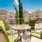 Lovely 2 Bedroom Family Apartment w/ Pool