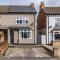 Westfield 3 Bed Characterful and Modern House FREE PARKING and private garden - Mansfield