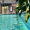 Poolside Apartment In Central Byron