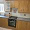 Spacious serviced home with free parking & Wi-Fi - Willenhall