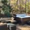 Farmhouse in a Peaceful Paradise with Huge Hot tub - Gainesville