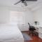 Spacious Condo Mins to Shands, University, & DOWNTOWN! - غاينيسفيل