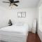 Spacious Condo Mins to Shands, University, & DOWNTOWN! - غاينيسفيل