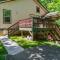 New Listing! Bavarian Cabin - 2 Bedrooms, 8 Minutes to Dahlonega, Hot Tub, Game Room - Далонеґа