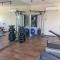 Suit Next to the common Top roof Exclusive building kingsize bed 2 super pools, gym, grill