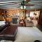 Quiet Farmhouse IN THE COUNTRY close to major theme parks - Ridge Manor