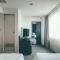 Hamilton Hotel Black