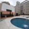 Lindo Flat no Edifício Cosmopolitan, com GARAGEM e PISCINA