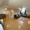Modern Spacious Flat In Ipswich - Sleeps 6 - Parking - Freston