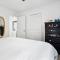 The Green Haven, 1 Minute Walk to the Beach and Restaurants, King Beds, Beach Amenities