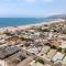 The Green Haven, 1 Minute Walk to the Beach and Restaurants, King Beds, Beach Amenities - Ventura