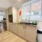 Central House with Pool Table, Free Parking, Super-Fast Wifi and Smart TV with Virgin TV and Netflix by Yoko Property