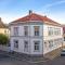 Large, quiet and centrally located apartment