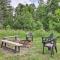 Clover Cabin with Hot Tub and Deck in Hocking Hills! - لوغان