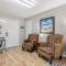 Relaxing Two-Bedroom Apartment or Studio on 13 Beautiful Wooded Acres In A Quiet Neighborhood - تومبال